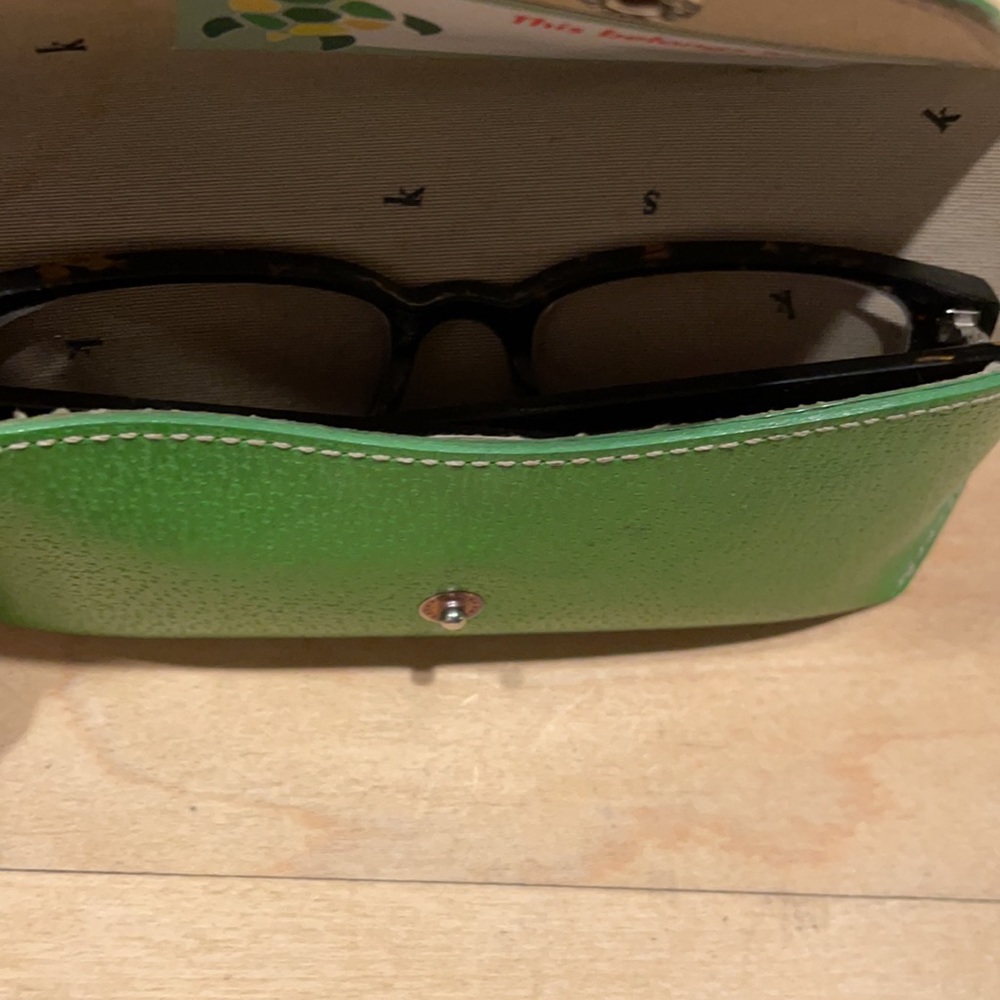 Kate spade Kelly Golf Green leather eyeglass case - Picture 7 of 7